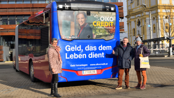 Oikocredit-Buswerbung in Innsbruck